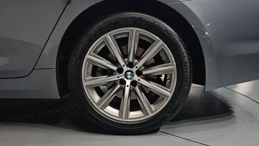 BMW 5 Series (G30) 520i 2018 21