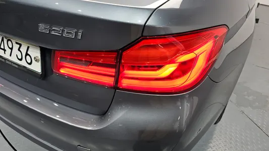 BMW 5 Series (G30) 520i 2018 23