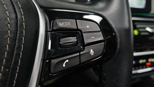 BMW 5 Series (G30) 520i 2018 30