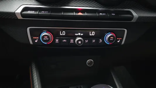 Audi Q2 35 TDI 2023 16