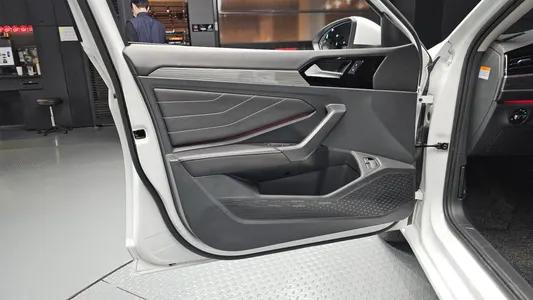 Volkswagen 7 1.5 TSI 2022 24