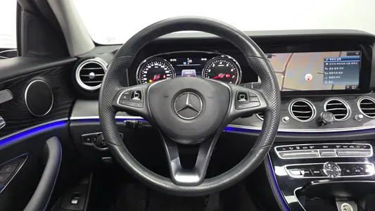 Mercedes-Benz E-Class W213 E200 2018 13