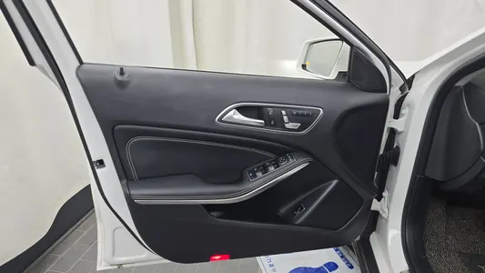 Mercedes-Benz GLA-Class X156 GLA220 2018 24
