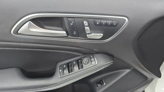 Mercedes-Benz GLA-Class X156 GLA220 2018 28