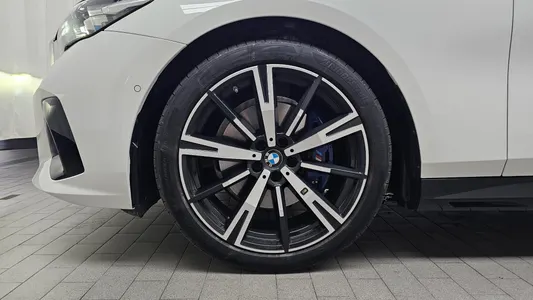 BMW 5 Series (G60) 530i xDrive M 2025 5
