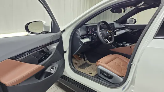 BMW 5 Series (G60) 530i xDrive M 2025 10