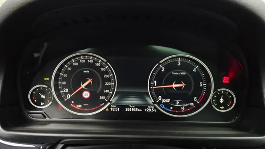 BMW 5 Series (F10) 520d xDrive 2013 8