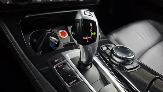BMW 5 Series (F10) 520d xDrive 2013 9