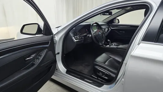 BMW 5 Series (F10) 520d xDrive 2013 10