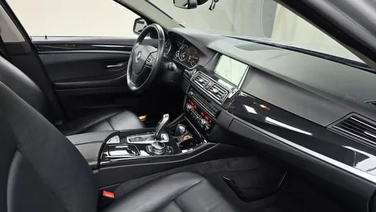 BMW 5 Series (F10) 520d xDrive 2013 18