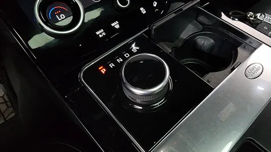 Land Rover 레인지로버 벨라 3.0 P380 R- SE 2018 9