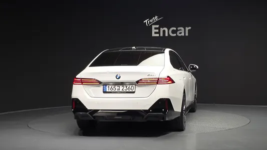 BMW 5 Series (G60) 520i M 2024 4