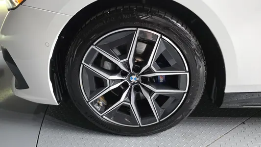 BMW 5 Series (G60) 520i M 2024 5