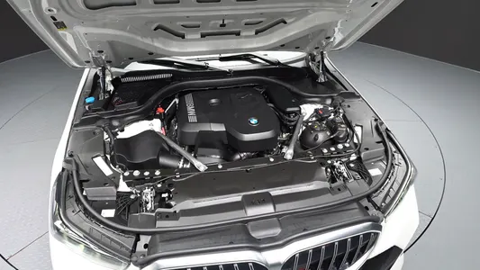 BMW 5 Series (G60) 520i M 2024 6