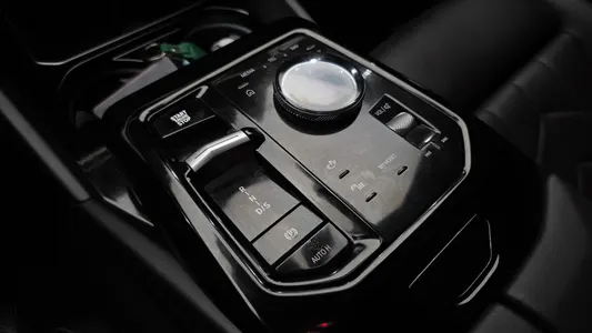 BMW 5 Series (G60) 520i M 2024 9