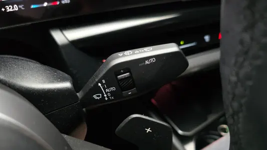 BMW 5 Series (G60) 520i M 2024 20