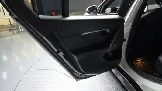 BMW 5 Series (G60) 520i M 2024 25