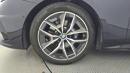 BMW 5 Series (G60) 520i M 2023 5