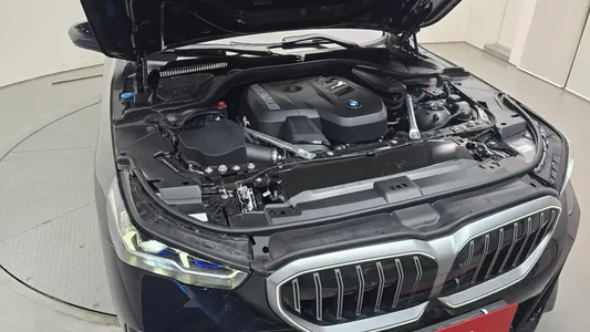 BMW 5 Series (G60) 520i M 2023 6