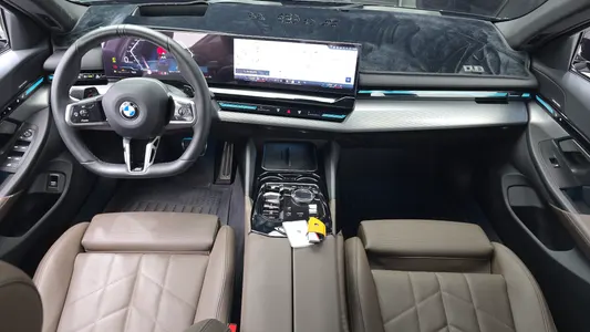 BMW 5 Series (G60) 520i M 2023 7