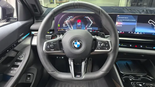 BMW 5 Series (G60) 520i M 2023 13