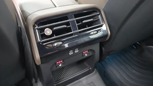 BMW 5 Series (G60) 520i M 2023 18