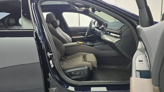 BMW 5 Series (G60) 520i M 2023 26