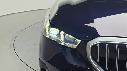 BMW 5 Series (G60) 520i M 2023 22