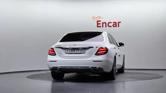 Mercedes-Benz E-Class W213 E300e 2019 4