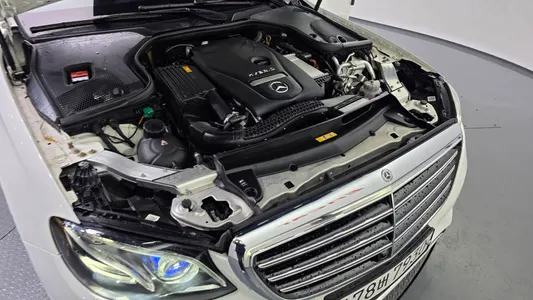 Mercedes-Benz E-Class W213 E300e 2019 6