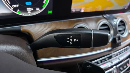 Mercedes-Benz E-Class W213 E300e 2019 9