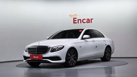 Mercedes-Benz E-Class W213 E300e 2019