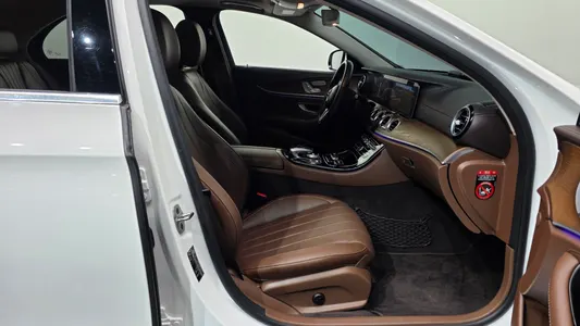 Mercedes-Benz E-Class W213 E300e 2019 11
