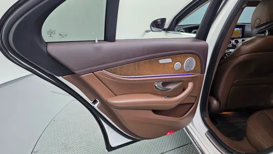 Mercedes-Benz E-Class W213 E300e 2019 25