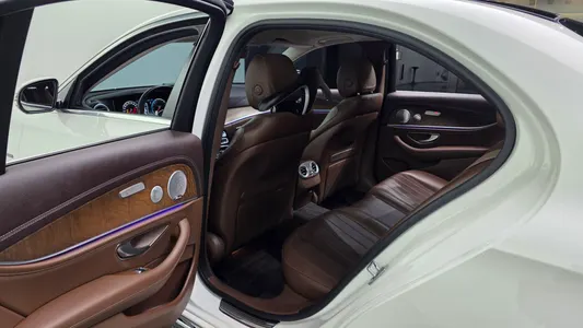 Mercedes-Benz E-Class W213 E300e 2019 26