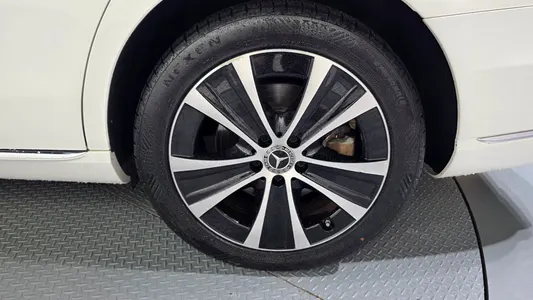 Mercedes-Benz E-Class W213 E300e 2019 21