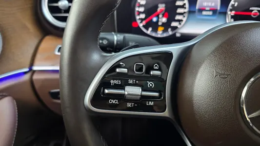 Mercedes-Benz E-Class W213 E300e 2019 33