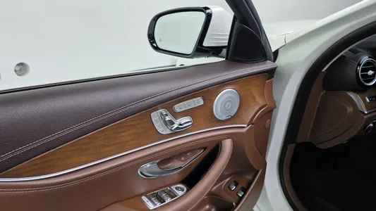 Mercedes-Benz E-Class W213 E300e 2019 35