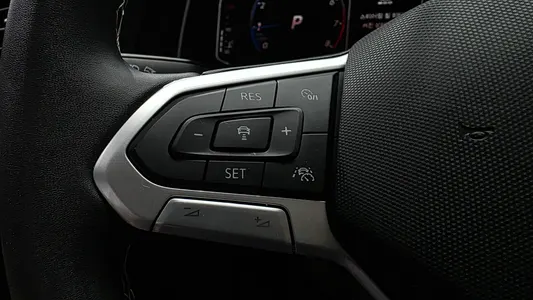Volkswagen 7 1.5 TSI 2023 18
