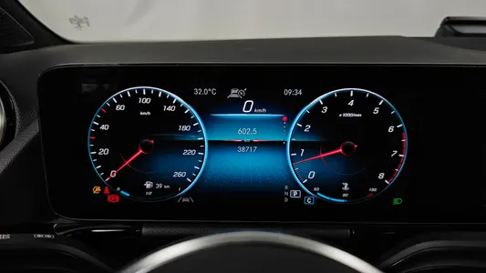 Mercedes-Benz GLA-Class H247 GLA220 2021 8