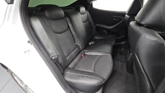 Hyundai 아반떼 1.6 GDi 2013 11