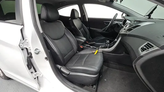 Hyundai 아반떼 1.6 GDi 2013 12