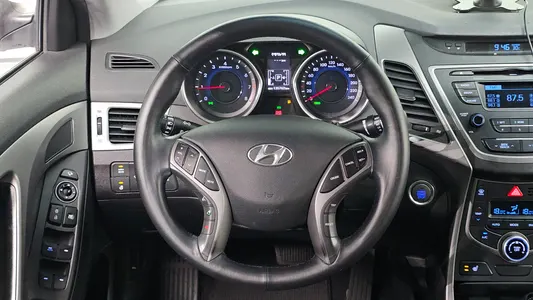 Hyundai 아반떼 1.6 GDi 2013 13