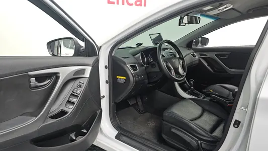 Hyundai 아반떼 1.6 GDi 2013 10