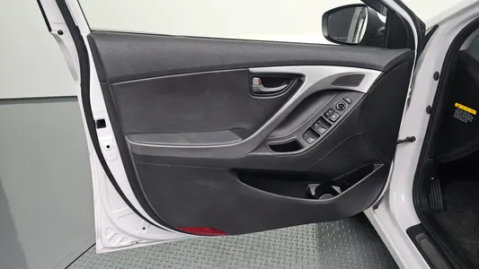 Hyundai 아반떼 1.6 GDi 2013 25
