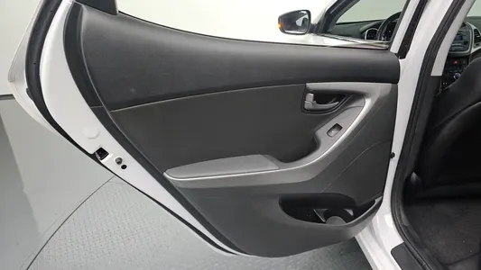 Hyundai 아반떼 1.6 GDi 2013 26