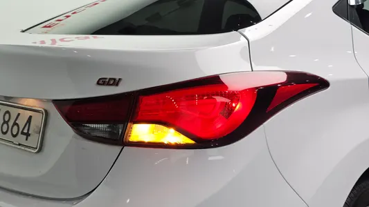 Hyundai 아반떼 1.6 GDi 2013 24