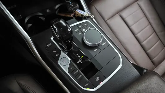BMW 3 Series (G20) 330e 2021 9