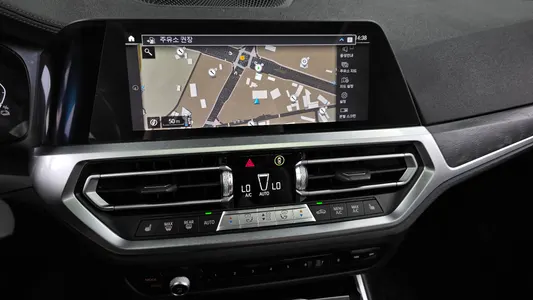 BMW 3 Series (G20) 330e 2021 13
