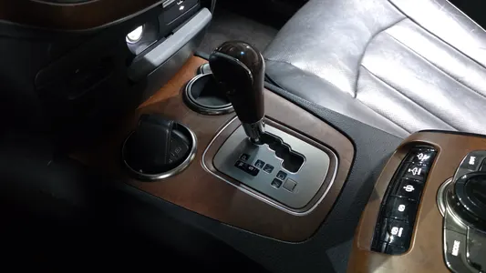 KG Mobility W CW600 4TRONIC 2016 9